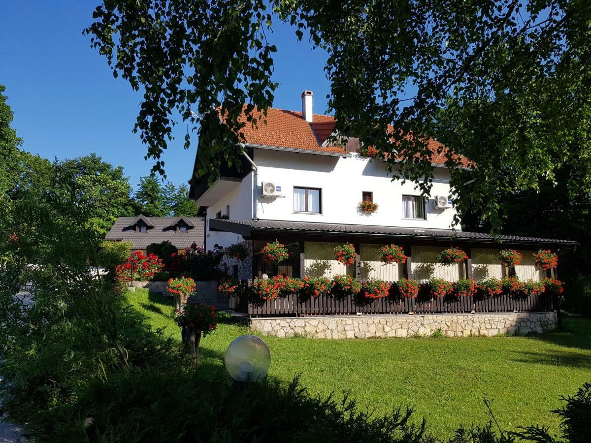 Pansion Breza Hotel Plitvicka Jezera Bagian luar foto